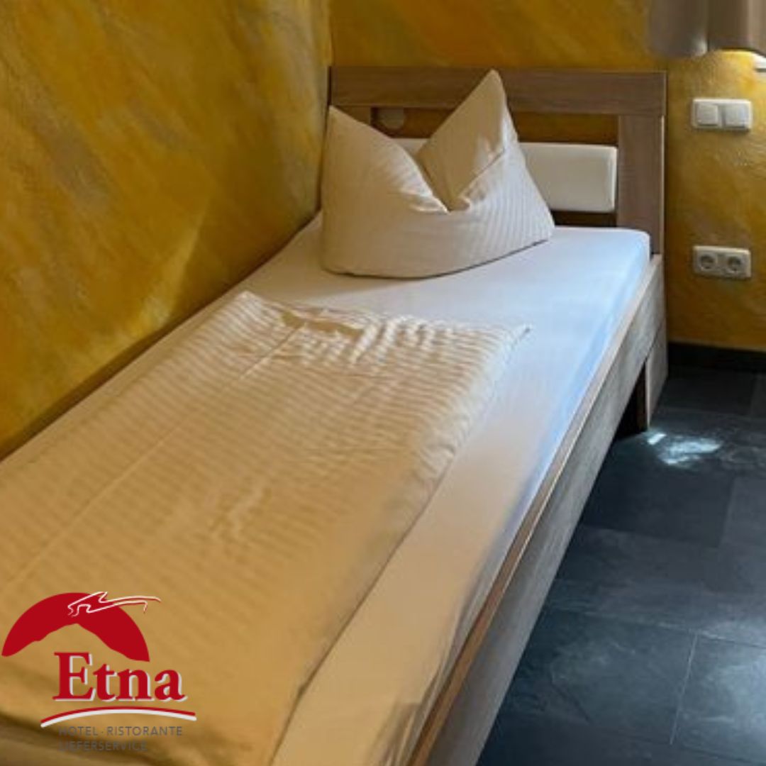 Jedes Einzelzimmer ist liebevoll eingerichtet. Hotel Ristorante Etna Veitshöchheim